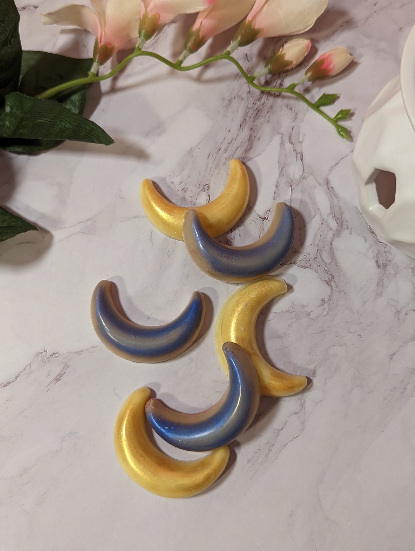 Win Love By Daylight Crescent Moon 2oz Wax Melts